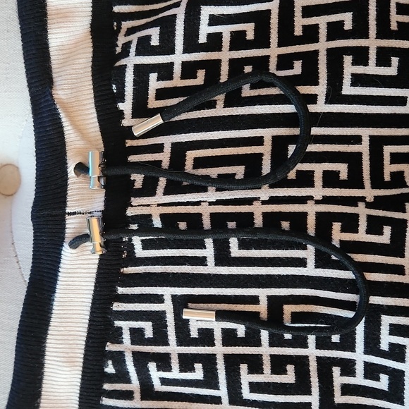 Black & White Grecian Highwaist Knit Pants - Picture 5 of 5